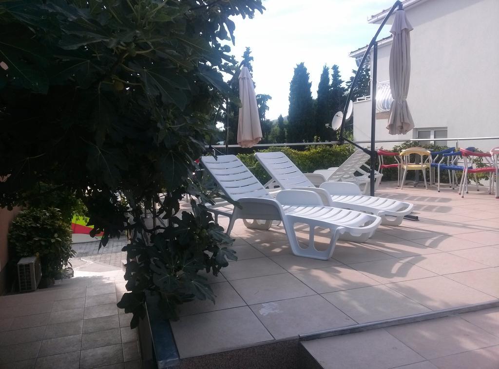 Apartments Villa Natali - Heating Pool Traù Esterno foto