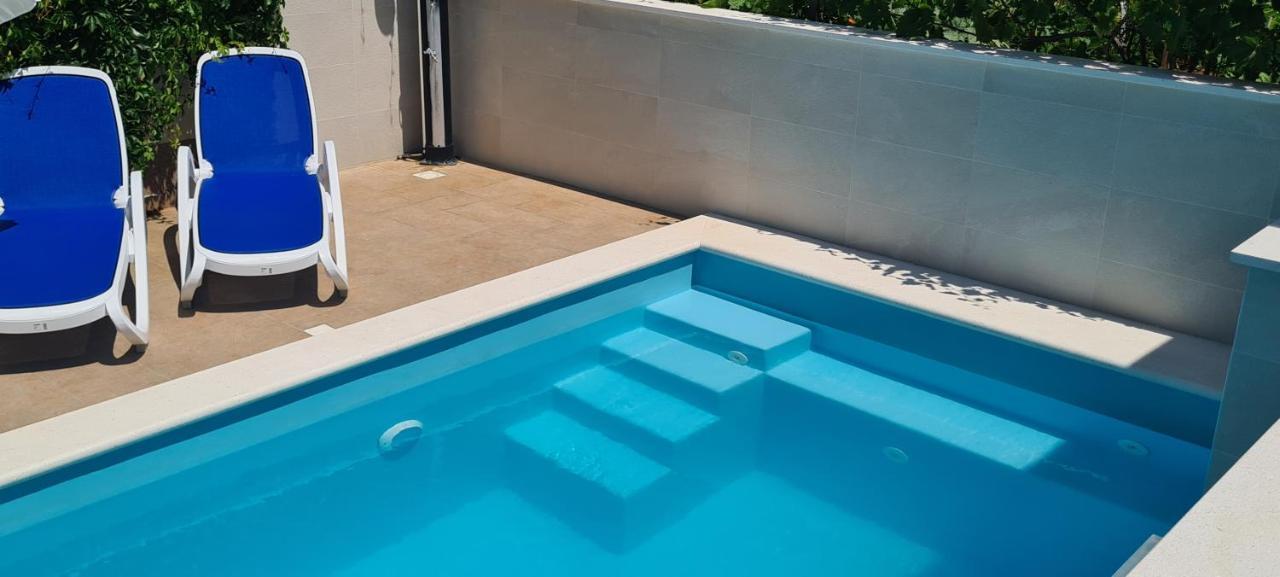 Apartments Villa Natali - Heating Pool Traù Esterno foto