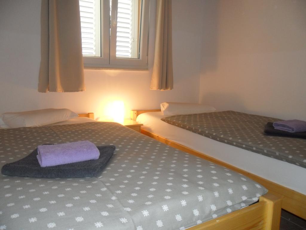 Apartments Villa Natali - Heating Pool Traù Esterno foto