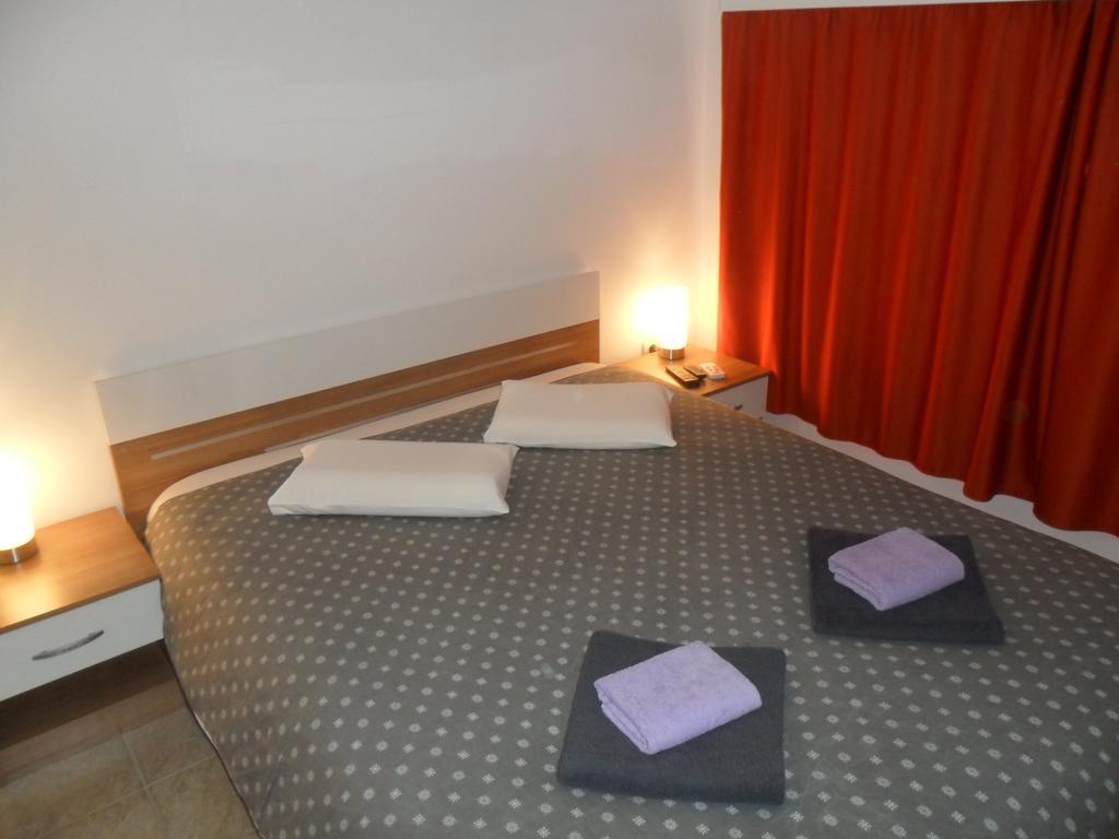 Apartments Villa Natali - Heating Pool Traù Esterno foto