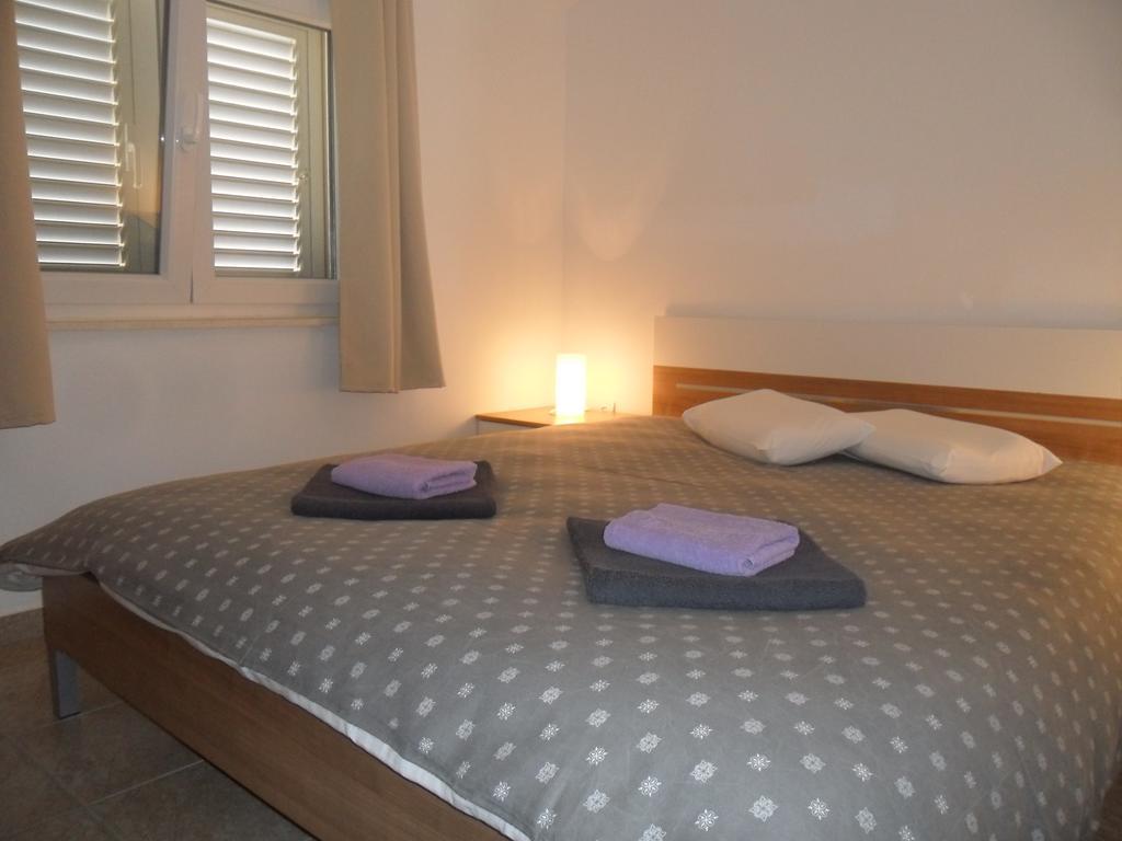 Apartments Villa Natali - Heating Pool Traù Esterno foto