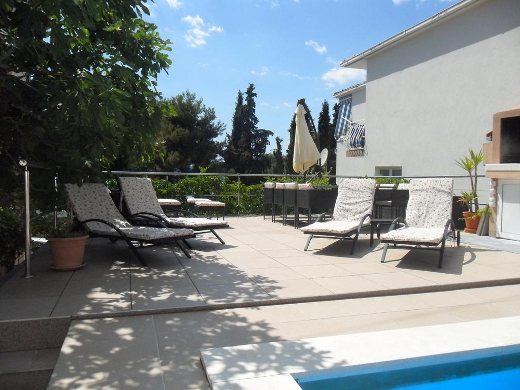 Apartments Villa Natali - Heating Pool Traù Esterno foto